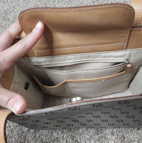 Dooney and Bourke East/West Structured Signature Monogram shoulder bag - Picture 5 of 9